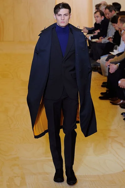Look 25